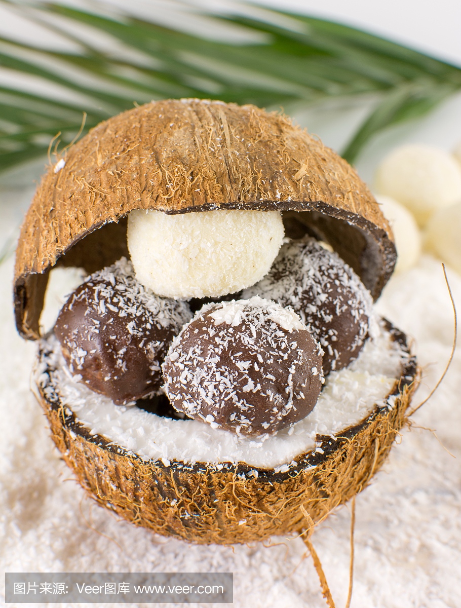 新鮮水果盤(pán)里的椰子餅干